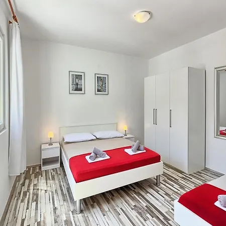 In Seget Donji 7361 Τρογκίρ