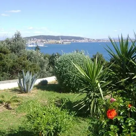 Apartment In Seget Donji 7361 Trogir